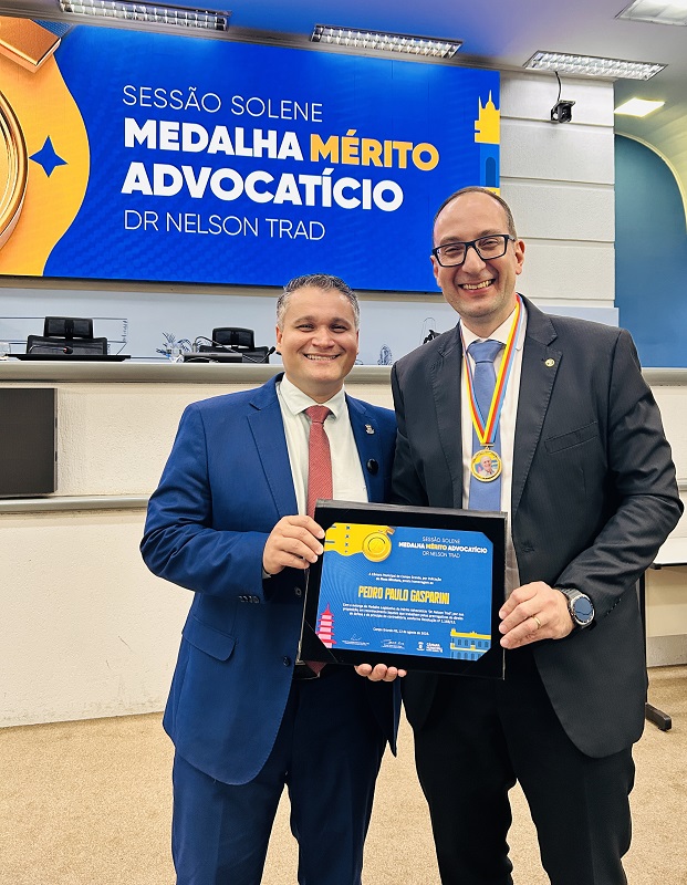 Dr Pedro Paulo e Leinha Medalha Camara Municipal