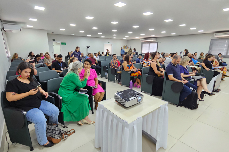 Dialogos_Saúde_Trans_-_dra._Thaisa-3.jpg