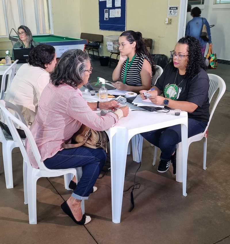 Van dos Direitos Vovo Ziza Assessoras OK