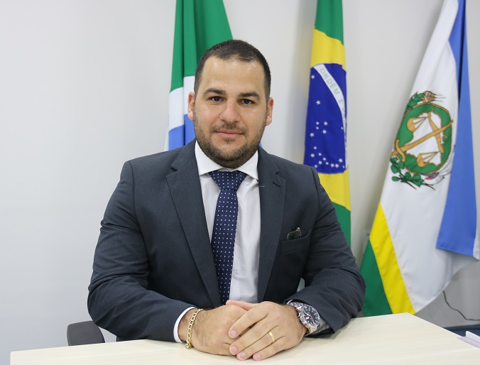lucascolares.jpg