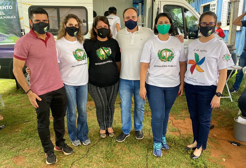 Defensores van dos direitos lageado