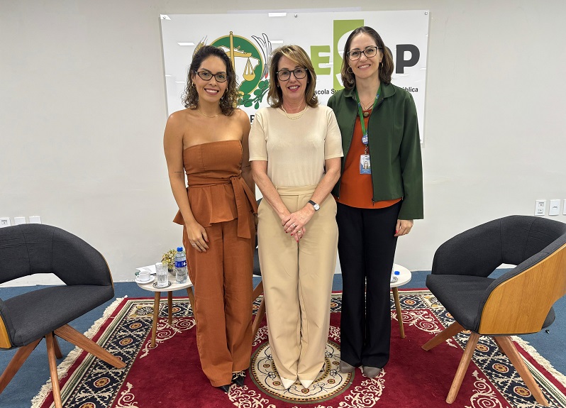 Dra Eni evento cuidados paleativos interna