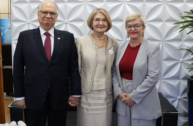 Dra Salete visita ministro