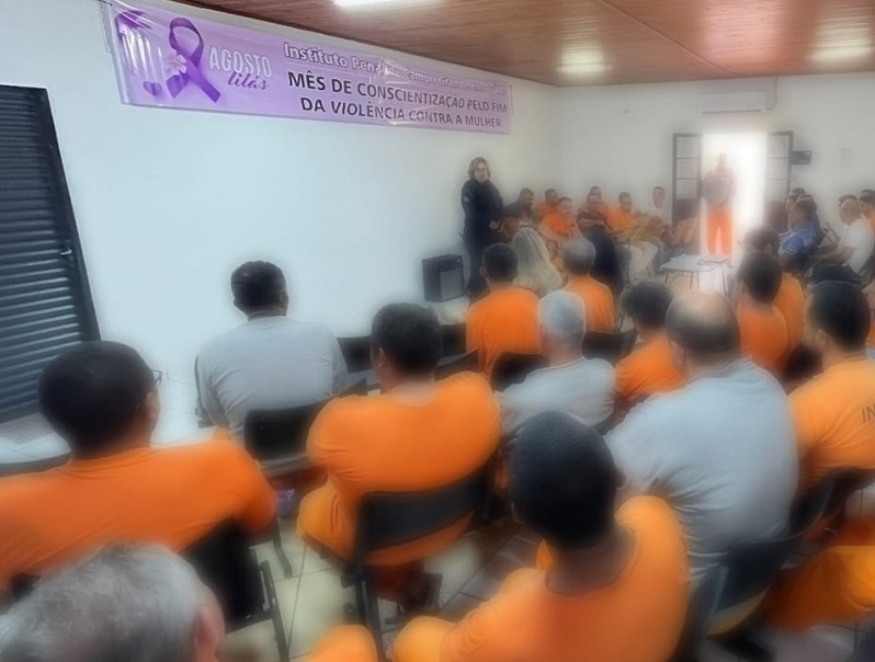 Dra Tais Ferreti presidio palestra