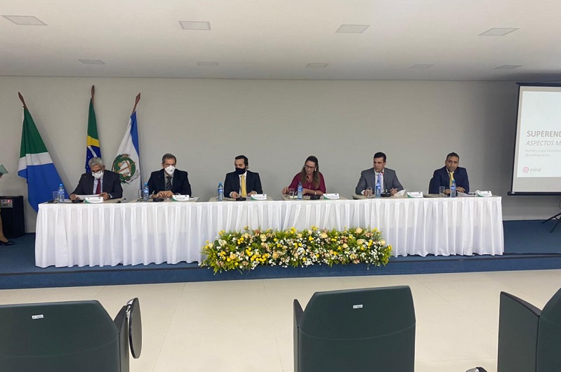 Palestra debate superendividamento